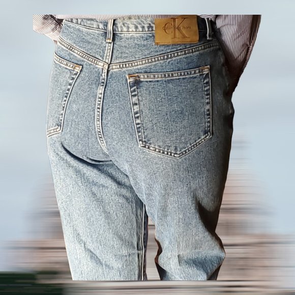 Calvin Klein Easy Fit Ladies Jean - Size 14 - Double Stone Washed - 32" Inseam - Picture 3 of 8